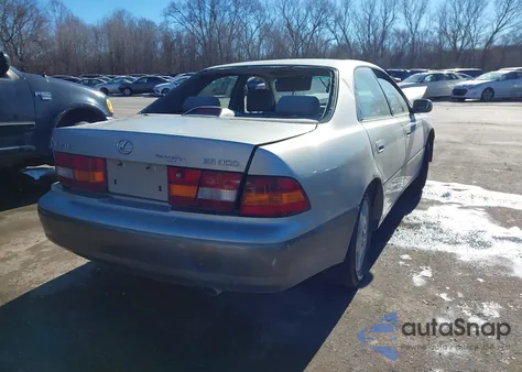 1998 Lexus Es 300 из США, поврежденный, VIN JT8BF28G0W5028539